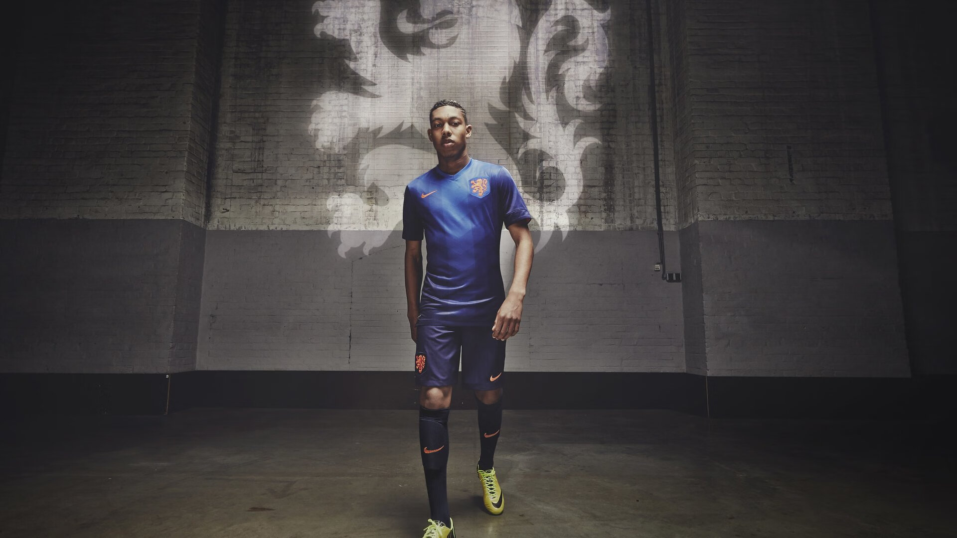 开云体育中国官网-当库里投入欧冠之夜，一场跨越时空的攻防统治