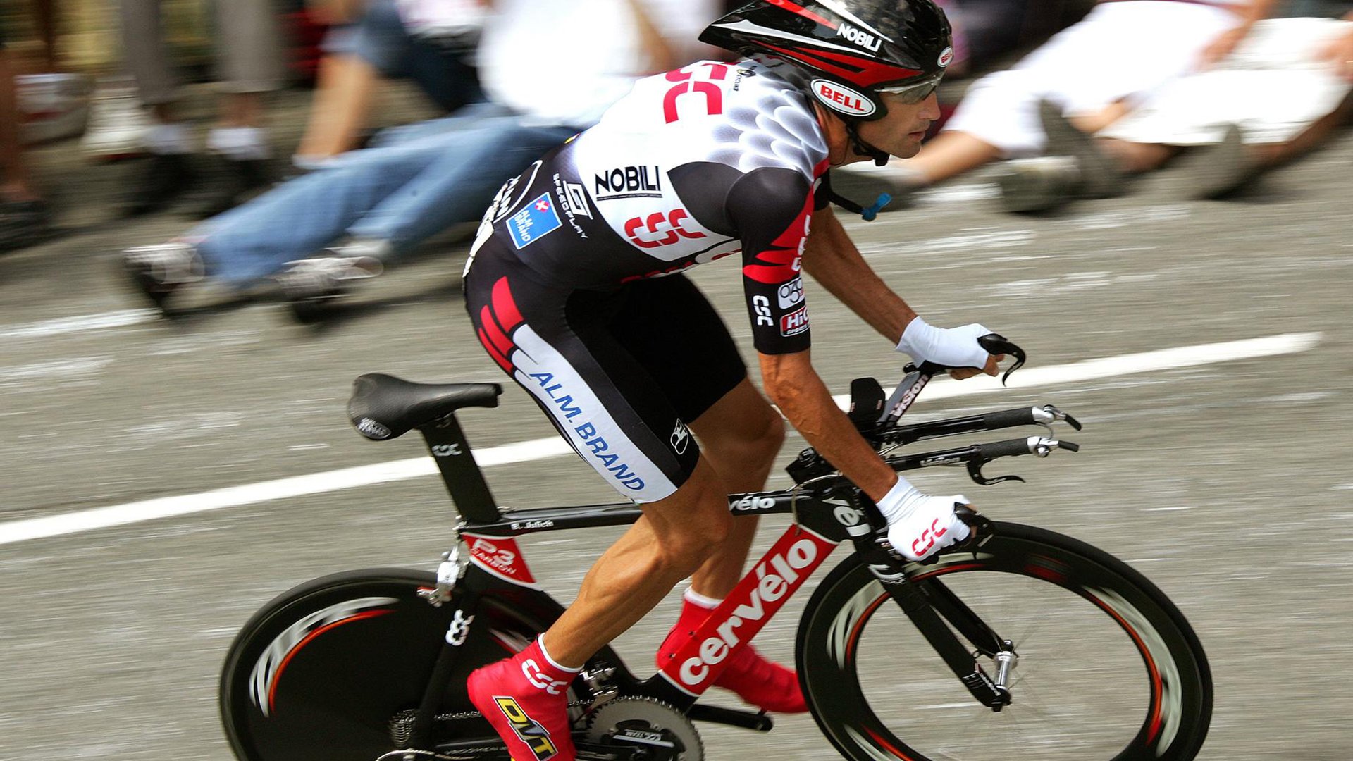 逆袭的序章，红牛二队绝地反击，维斯塔潘神级表现重定义赛道秩序